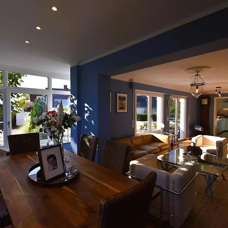 Villa Haus Naehe Fuer 12 Personen